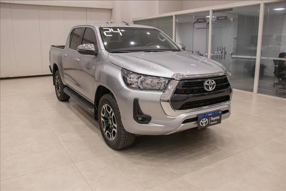 TOYOTA HILUX 2.8 D-4D TURBO DIESEL CD SRV 4X4 AUTOMÁTICO TOYOTA HILUX 2.8 D-4D TURBO DIESEL CD SRV 4X4 AUTOMÁTICO